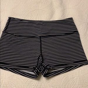 EUC Savage Barbell Jailhouse shorts - S